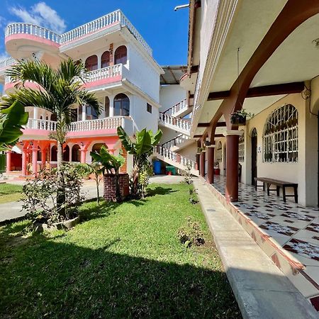 Hotel Posada Gutierrez Panajachel Esterno foto