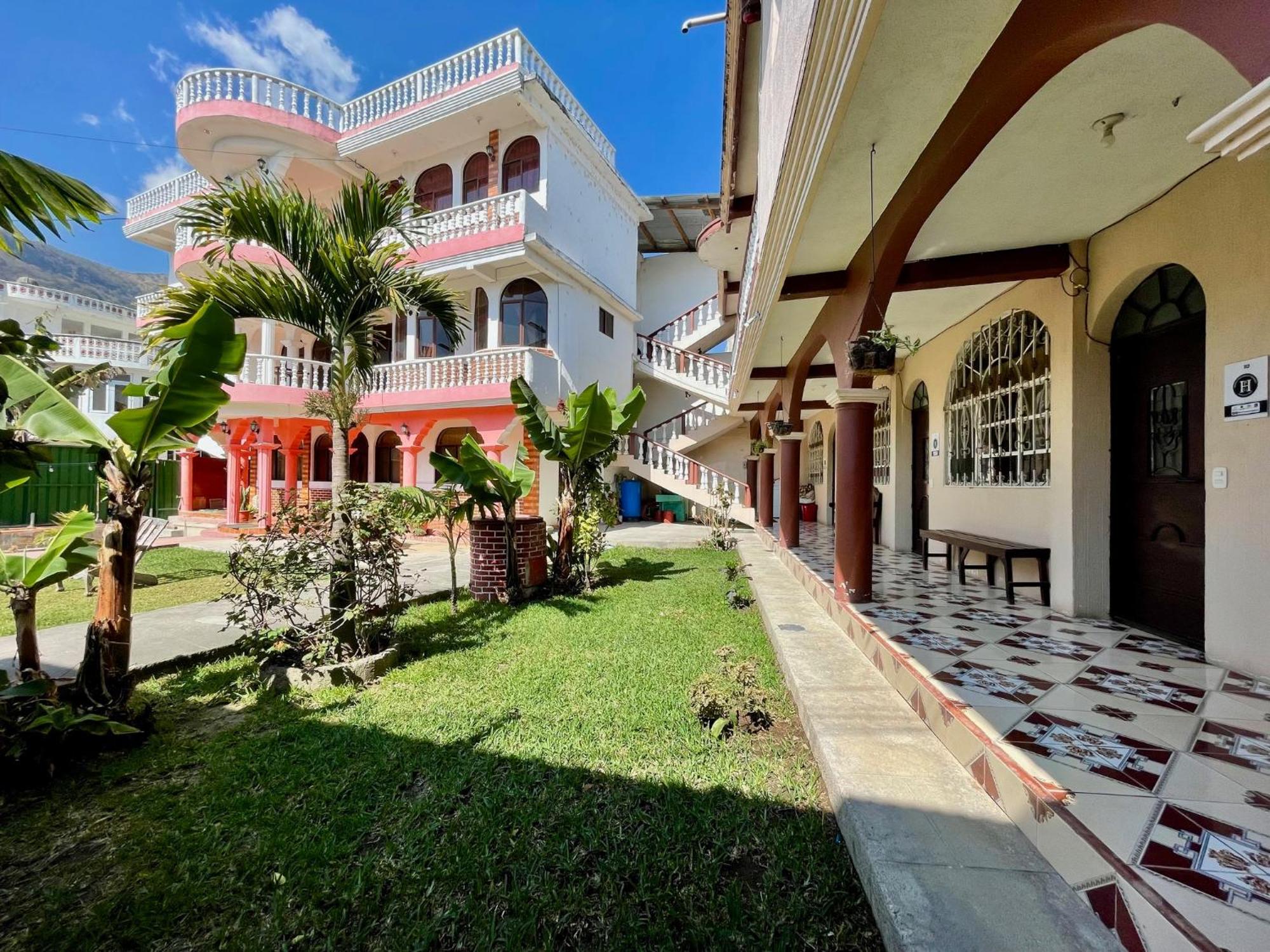 Hotel Posada Gutierrez Panajachel Esterno foto