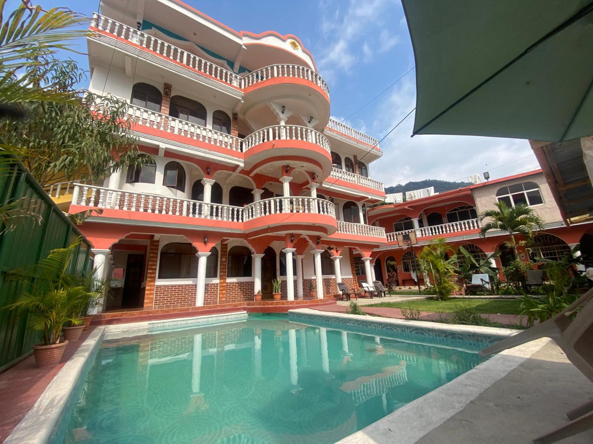 Hotel Posada Gutierrez Panajachel Esterno foto