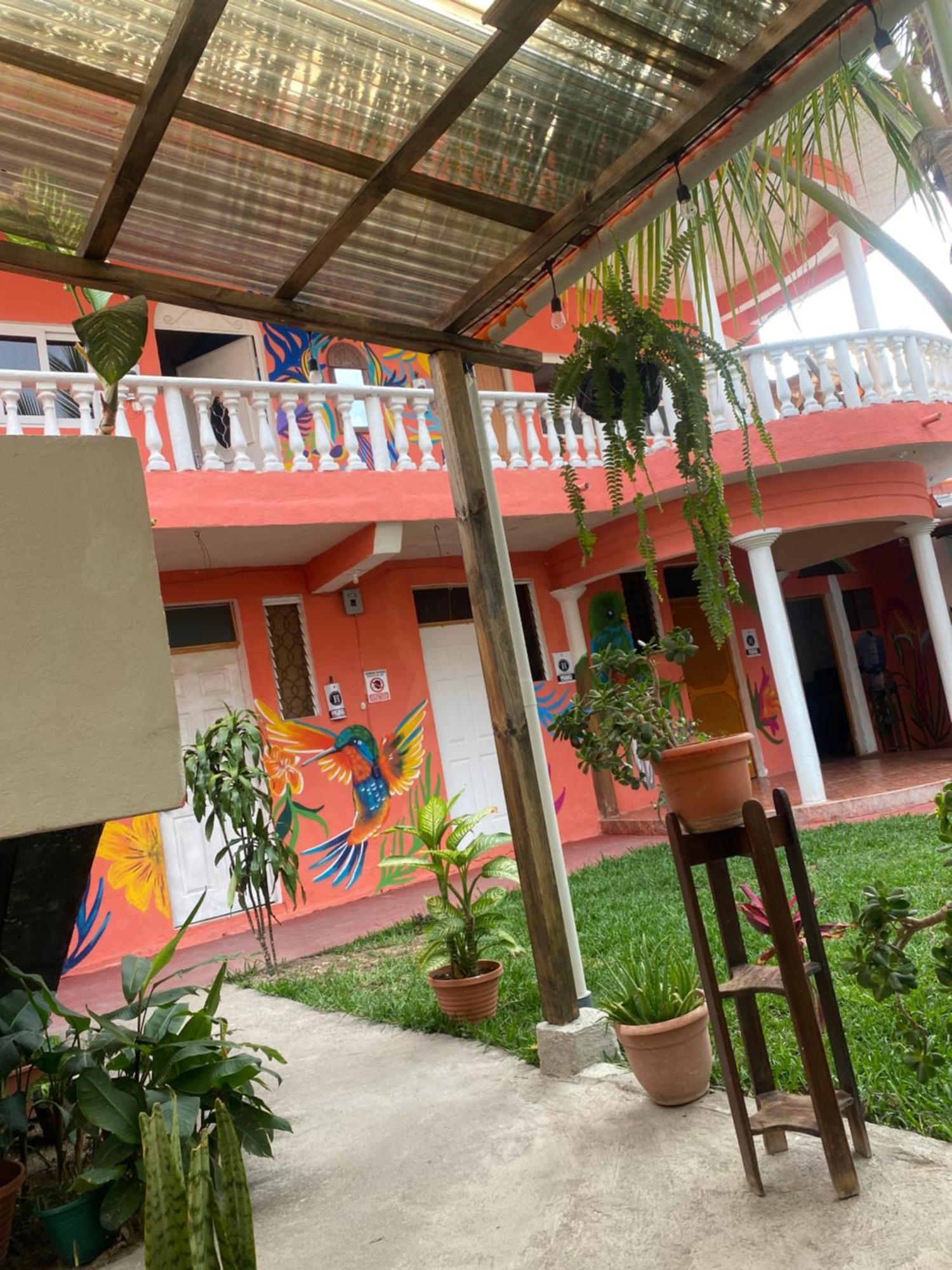 Hotel Posada Gutierrez Panajachel Esterno foto